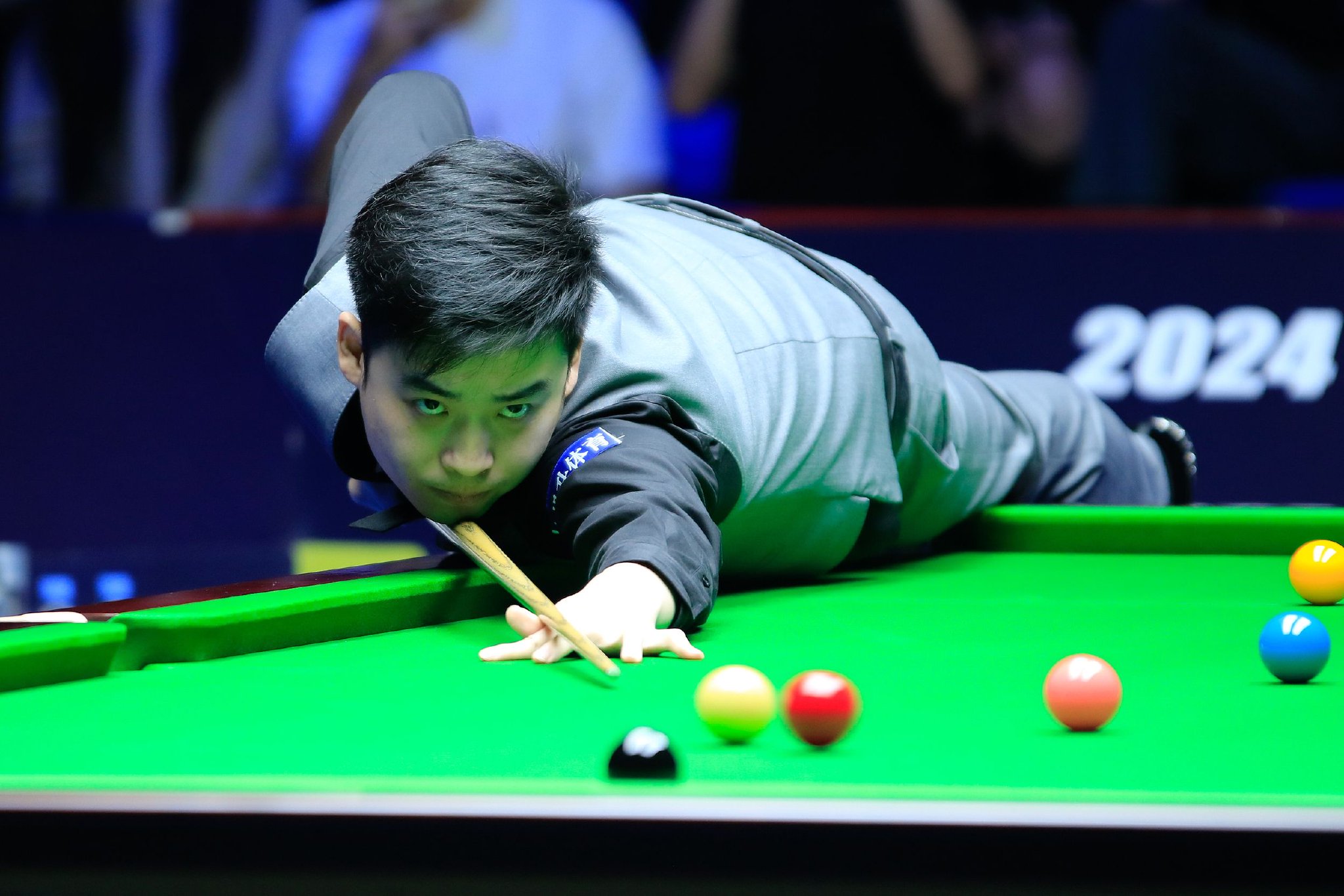 在热烈的氛 在热烈的氛